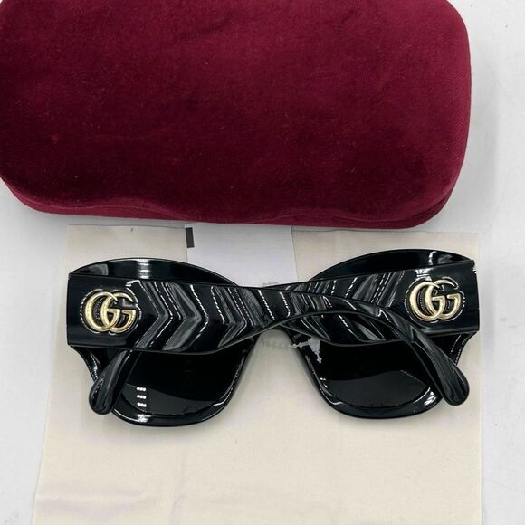Women’s Gucci cat Eye sunglasses made in Italy main image 7